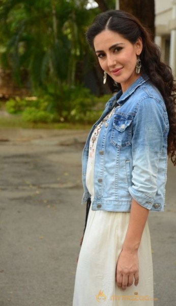 Farah Karimi New Stills