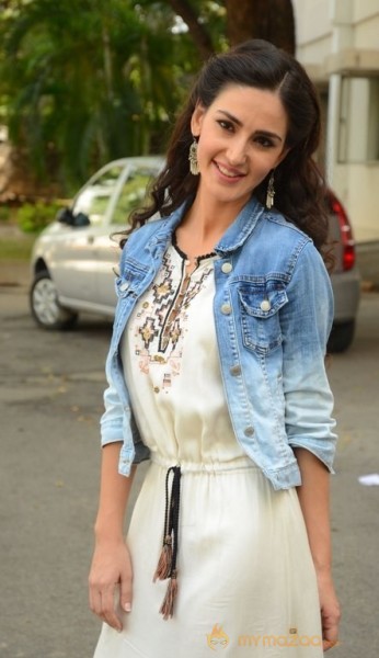 Farah Karimi New Stills