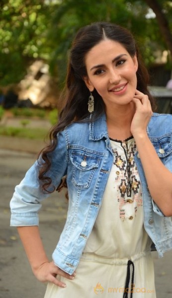 Farah Karimi New Stills