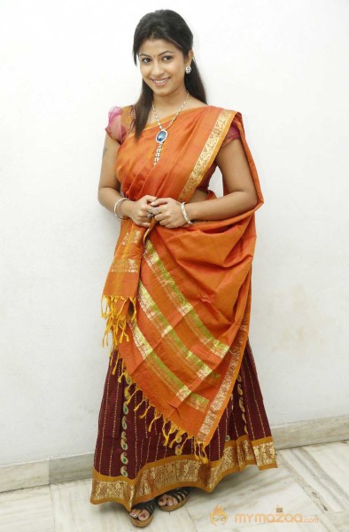  Geethanjali Thasya Photoshoot At Majaka Movie Logo Launch 