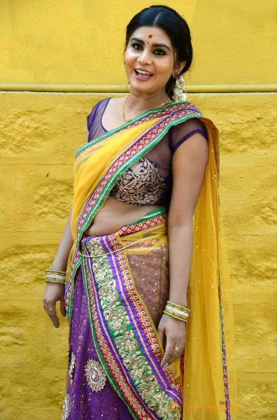  Harini Hot Half Saree Pics 