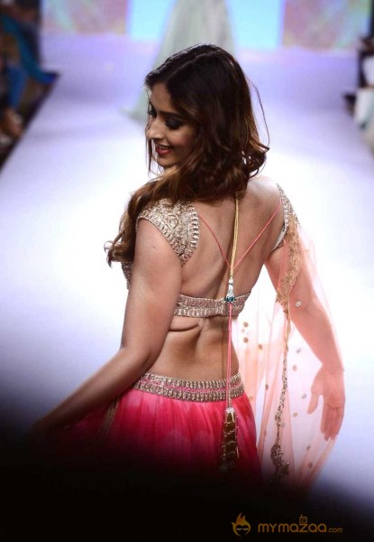  Illeana Ramp Walk At Lakme Fashion Week 2015 