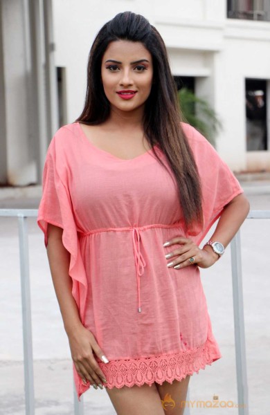  Jyotii Sethi Photoshoot On Pink Frock 