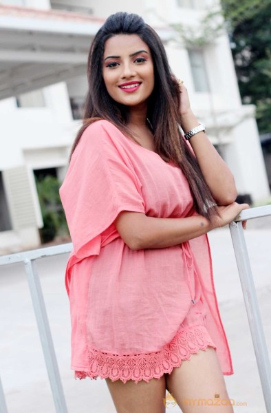  Jyotii Sethi Photoshoot On Pink Frock 