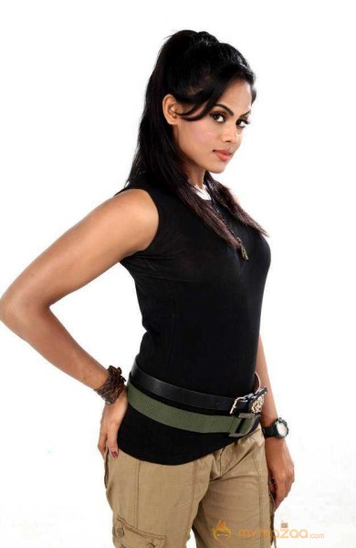  Karthika Nair New Photoshoot 