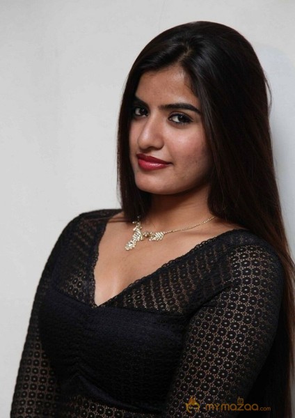 Keerthana Podwal Photos