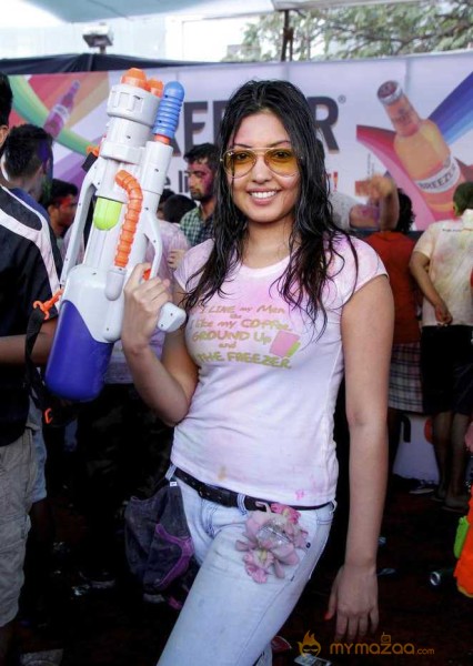  Komal Jha Celebrates Holi 