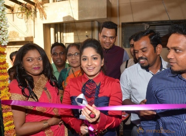 Madhavi Latha Inauguraties Green Trends 