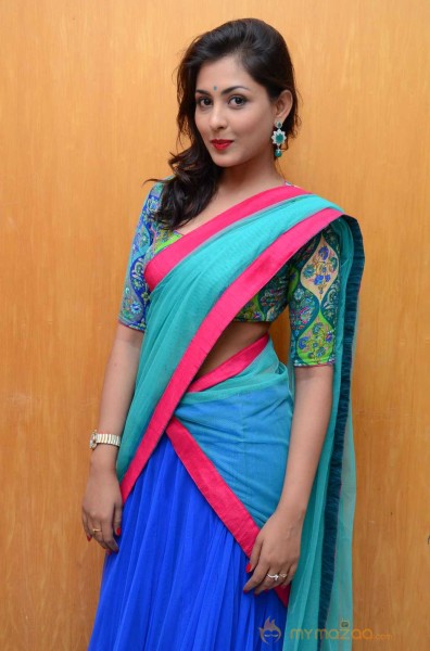  Madhu Shalini In Half Saree Photos 