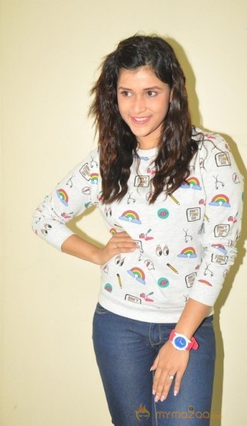 Mannara Chopra Latest Pics