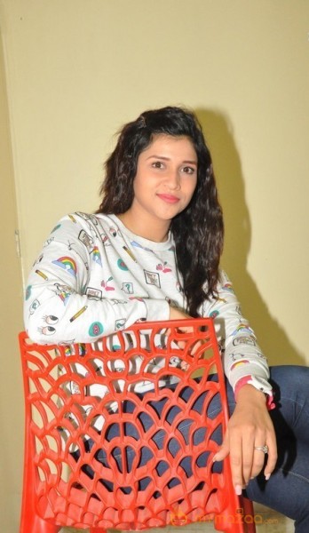 Mannara Chopra Latest Pics