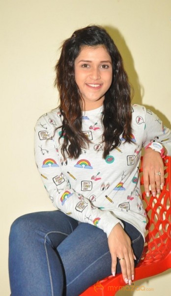 Mannara Chopra Latest Pics