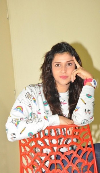 Mannara Chopra Latest Pics