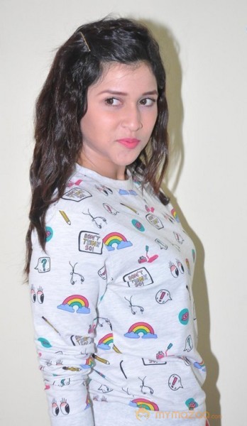 Mannara Chopra Latest Pics