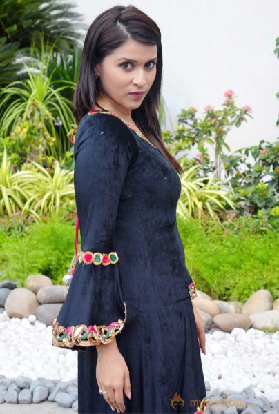  Mannara Chopra New Photoshoot 