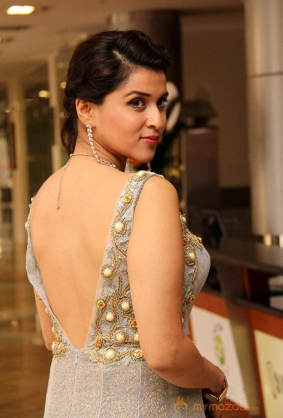  Mannara Chopra New Photoshoot 