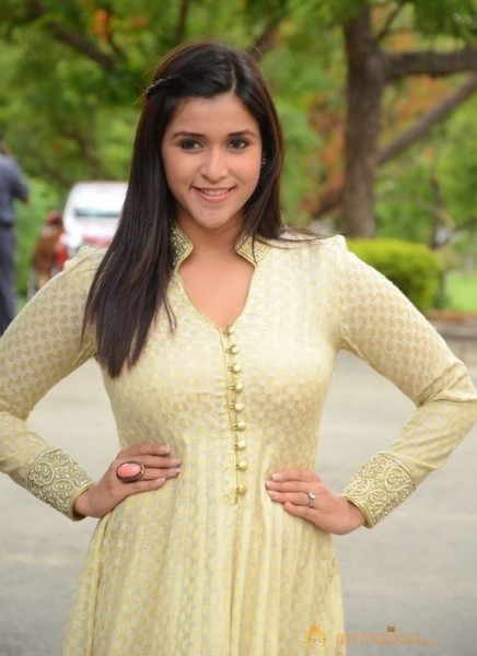 Mannara Chopra Photo Gallery