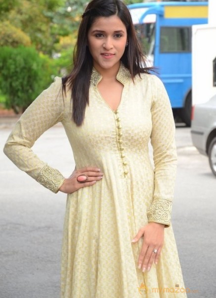 Mannara Chopra Photo Gallery