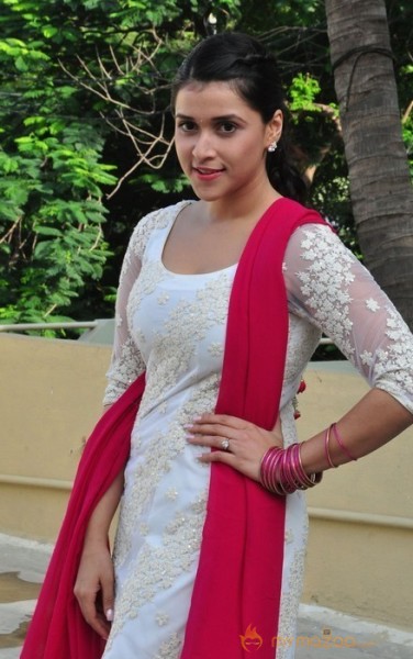 Mannara Chopra Photos