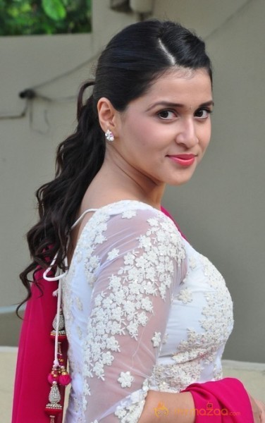 Mannara Chopra Photos