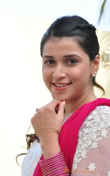 Mannara Chopra Photos