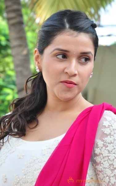 Mannara Chopra Photos