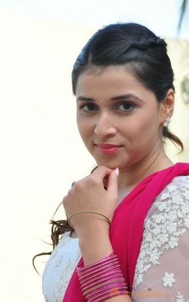 Mannara Chopra Photos