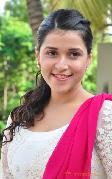 Mannara Chopra Photos