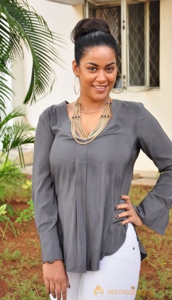 Mumaith Khan Latest Stills