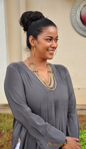 Mumaith Khan Latest Stills