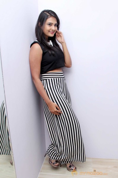  Neha Deshpande Launch Essensuals Toni Guy 