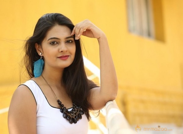 Neha Deshpande New Hd Photos