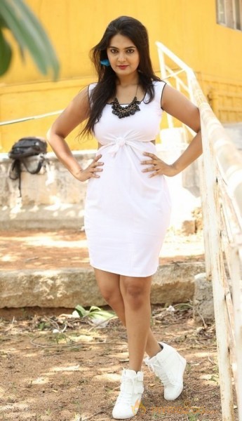 Neha Deshpande New Hd Photos