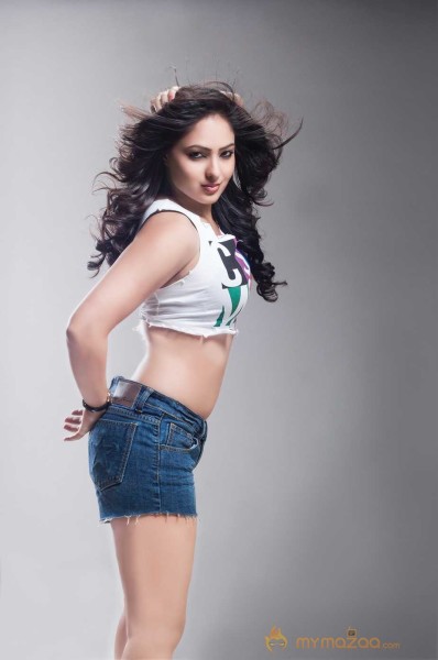  Nikesha Patel 