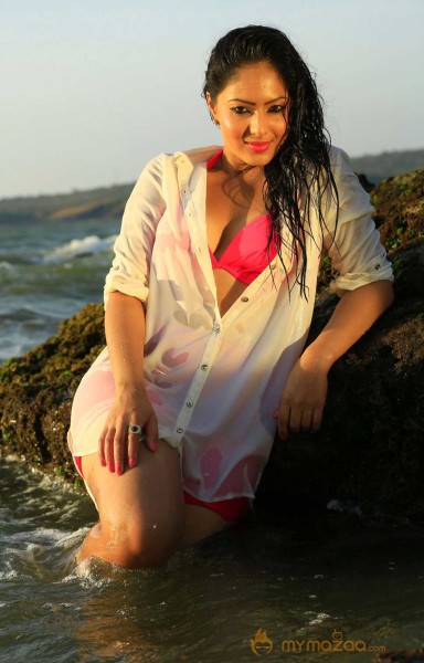  Nikesha Patel 