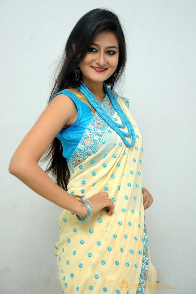  Nilofer Haidry Cream Color Saree Pics 