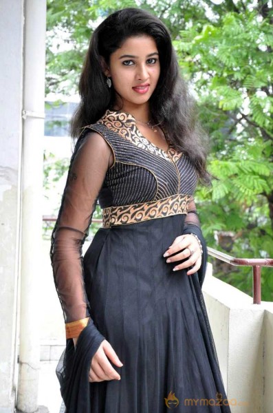  Pavani Reddy Photo Shoot At Dongata Press Meet 