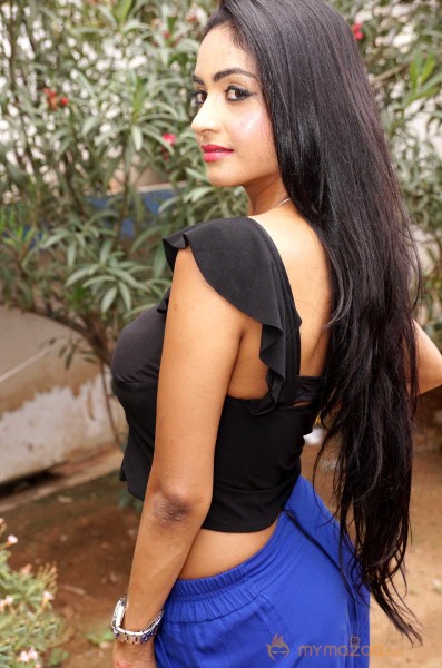  Pooja Sri Photoshoot At Pochampally Ikat Art Mela 