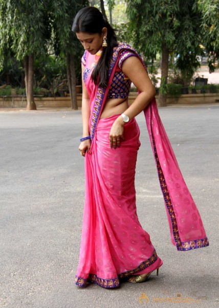  Priya Anduluri Pink Saree Pics 