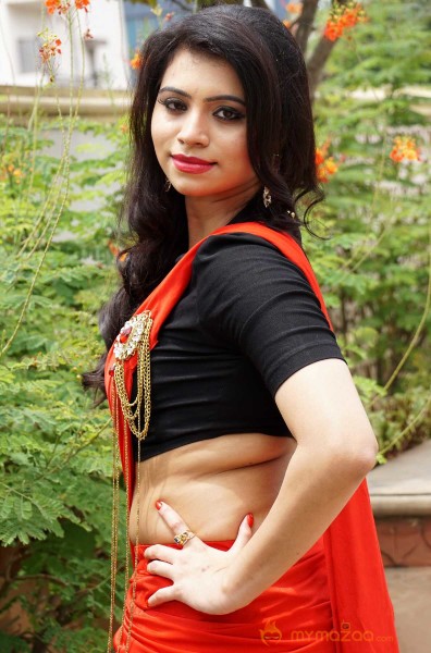  Priyanka Ramana Red Saree Pics 