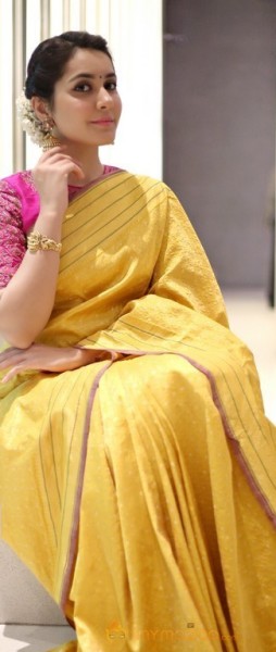 Raashi Khanna Saree Photos