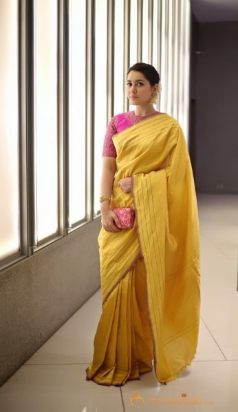 Raashi Khanna Saree Photos