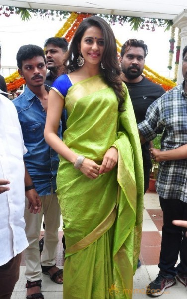 Rakul Preet Singh Inaugurates LPT Market Stills