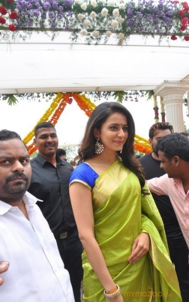 Rakul Preet Singh Inaugurates LPT Market Stills