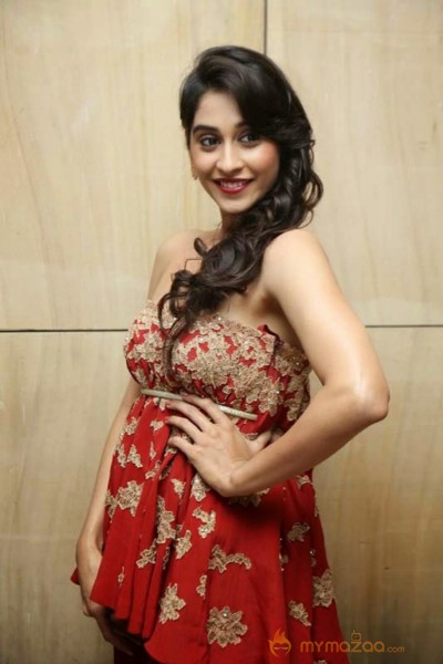 Regina Cassandra Hot Stills