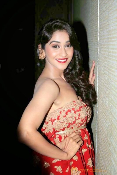 Regina Cassandra Hot Stills