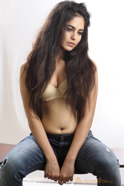 RGV’s Vangaveeti Movie Heroine Naina Ganguly Hot PhotoShoot