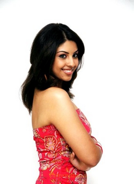 Richa Gangopadhyay Latest hottest Gallery