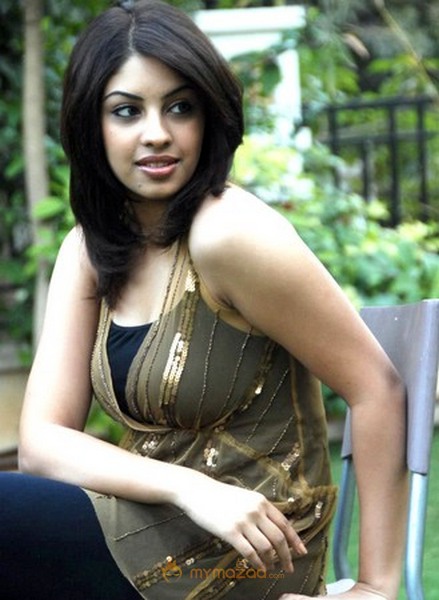 Richa Gangopadhyay Latest hottest Gallery