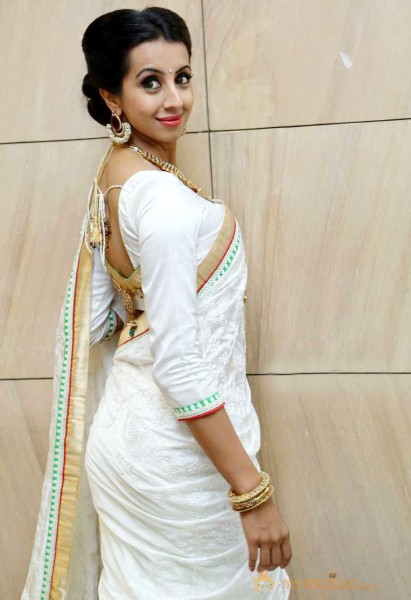  Sanjana Beautiful White Saree Pics 